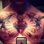 татуировка на лястовица на гърдите - пример за снимка 6