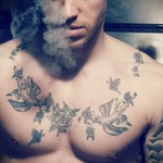 татуировка на лястовица на гърдите - пример за снимка 11