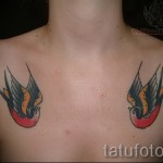 татуировка на лястовица на гърдите - пример за снимка 13