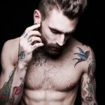 татуировка на лястовица на гърдите - пример за снимка 23