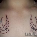 татуировка на лястовица на гърдите - пример за снимка 24