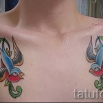татуировка на лястовица на гърдите - пример за снимка 27