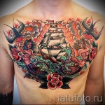 татуировка на лястовица на гърдите - пример за снимка 48