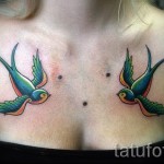 татуировка на лястовица на гърдите - снимка пример 52