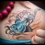 татуировка на лястовица на гърдите - пример за снимка 59