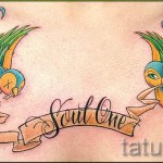 татуировка на лястовица на гърдите - снимка пример 60