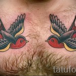 татуировка на лястовица на гърдите - пример за снимка 63