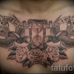 татуировка на лястовица на гърдите - пример за снимка 66