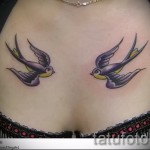 татуировка на лястовица на гърдите - снимка пример 67