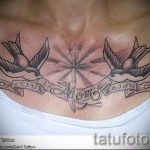 татуировка на лястовица на гърдите - пример за снимка 70