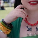 татуировка на лястовица на гърдите - снимка пример 73