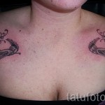 татуировка на лястовица на гърдите - пример за снимка 80