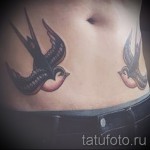 татуировка на лястовица по корем - снимка пример 3