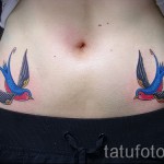татуировка на лястовица по корем - снимка пример 5