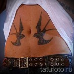 татуировка на лястовица по корем - снимка пример 9