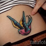 татуировка на лястовица по корем - снимка пример 10