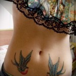 татуировка на лястовица по корем - снимка пример 15