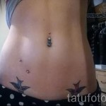 татуировка на лястовица по корем - пример за снимка 16