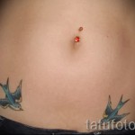 татуировка на лястовица по корем - снимка пример 20