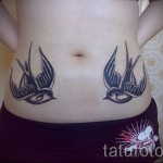 татуировка на лястовица по корем - снимка пример 29