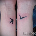 татуировка на лястовица на китката - пример за снимка 6