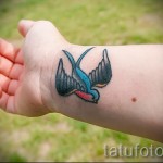 татуировка на лястовица на китката - пример за снимка 7