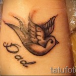 татуировка на лястовица на китката - пример за снимка 10