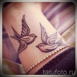 татуировка на лястовица на китката - пример за снимка 11