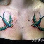 лястовична татуировка на ключицата - пример за снимка 3