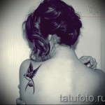 татуировка на лястовица на рамото - пример за снимка 2