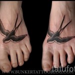 татуировка на лястовица на крака - пример за снимка 9