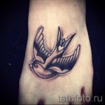 татуировка на лястовица на крака - пример за снимка 28