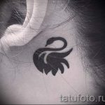 chernyj-lebed-tatu-primer-gotovoj-tatuirovki-6138-tatufoto-ru
