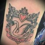 schwan-tattoo-auf-ihrem-handgelenk-ein-foto-ein-beispiel-fur-die-fertigen-tatowierung-1013-tatufoto-ru