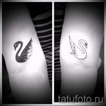 tatu-dva-lebedya-foto-primer-gotovoj-tatuirovki-4041-tatufoto-ru