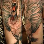 tatu-lebed-na-ruke-foto-primer-gotovoj-tatuirovki-7109-tatufoto-ru
