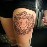 Oroszlán tetoválás a lábán - a tetején