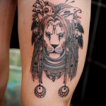 oroszlán tetoválás a lábán