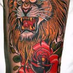 Oroszlán Tetoválás Lábán Rózsával