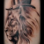 oroszlán tetoválás fotó - tálkalapban és pince -nez -el