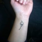 liljetatovering på håndled - fotoeksempel tatovering fra 13072016 1