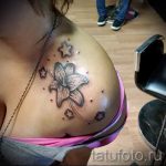 liljetatovering på skulder - fotoeksempel på en tatovering fra 13072016 1