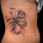 lilje blomst tatovering - fotoeksempel på en tatovering fra 13072016 2