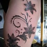 sort liljetatovering - fotoeksempel på en tatovering fra 13072016 2