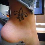 Französisch Lilie Tattoo - Foto eksempliel der Tätowierung 13072016 1