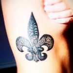 Französisch Lilie Tattoo - Foto eksempliel der Tätowierung 13072016 3