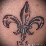Fransk liljetatovering - Fotoeksempel på tatoveringen 13072016 1