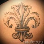 heraldisk liljetatovering - Fotoeksempel på tatoveringen 13072016 1