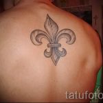 heraldische Lilie Tattoo - Foto eksempliel der Tätowierung 13072016 2
