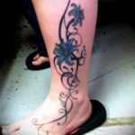 Lilie Tattoo auf seinem Bein - Foto eksempliel der Tätowierung 13072016 1